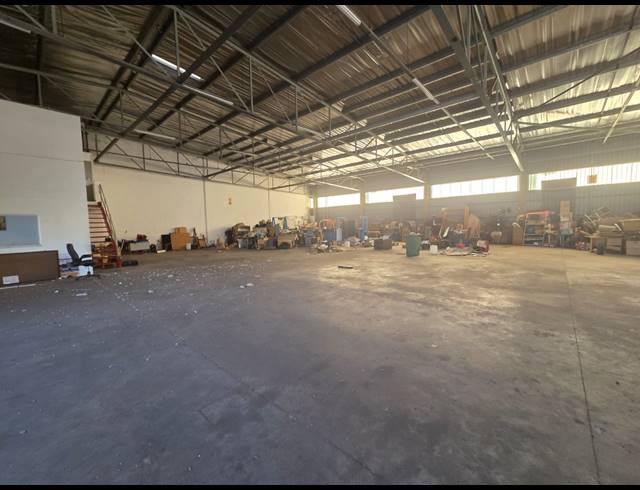 700M² WAREHOUSE TO LET IN NEW GERMANY